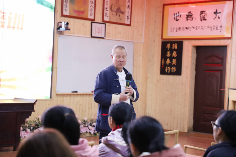 夏老师讲话.png