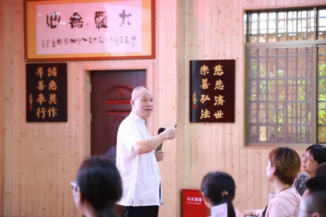 夏老师授课4.jpg