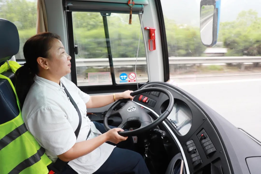 宋姐开车.jpg