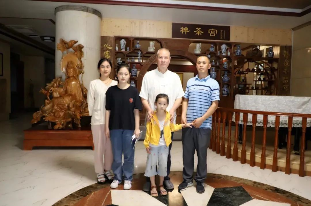 我们是父母实现心愿、寄托希望的神灯吗？