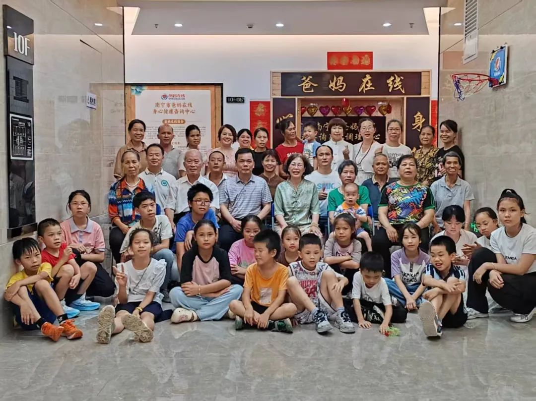 父爱如山，情深似海：南宁市爸妈在线中心召开父亲节主题活动