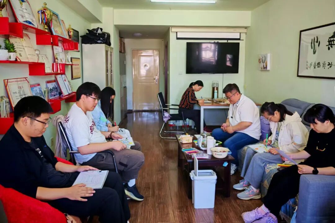 为众者善，为私者恶——辽宁爸妈在线中心绘画分析心理咨询沙龙的纪实