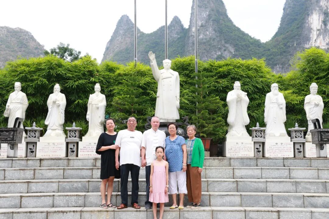 从肌无力卧床到扔掉拐杖——一位深受十年药物副作用困扰老人在爸妈在线的改变