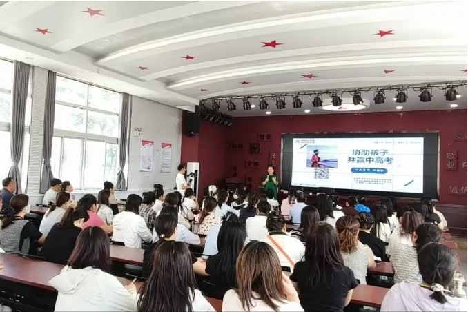 从心陪伴迎战中高考——长治市爸妈在线公益课助力家长做孩子坚实后盾